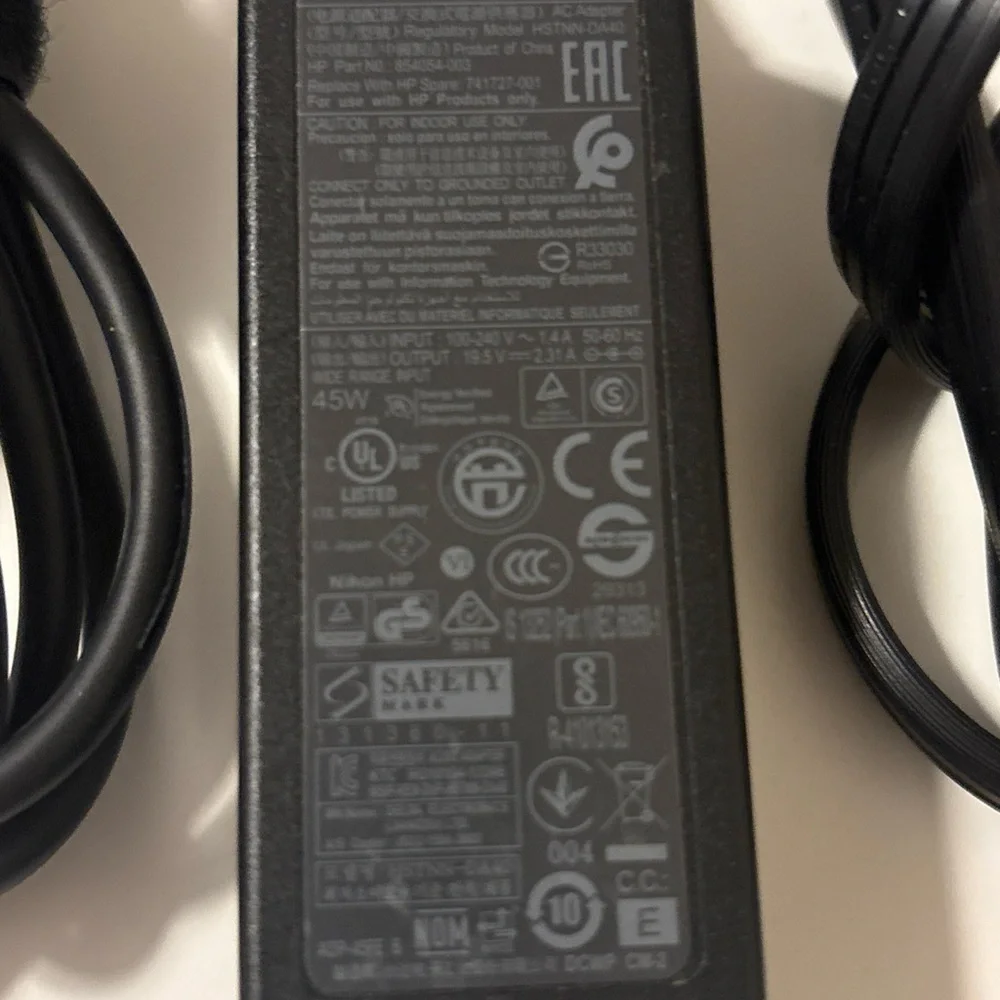 HP AC Adapter Model HSTNN-DS40 Input 100-240V 1.4A 50/60Hz Output 19.5V